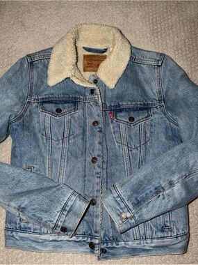 Levi's Womens Original Sherpa Trucker Jacket Light Wash Denim with Cream Sherpa
